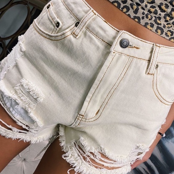 Tan denim shorts - Picture 2 of 6
